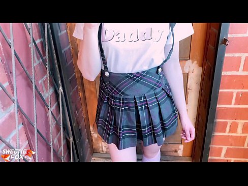 ❤️ A menina da escola chupa profundamente a piça e fode em vez de aulas. ❌ Porno em nós ️❤