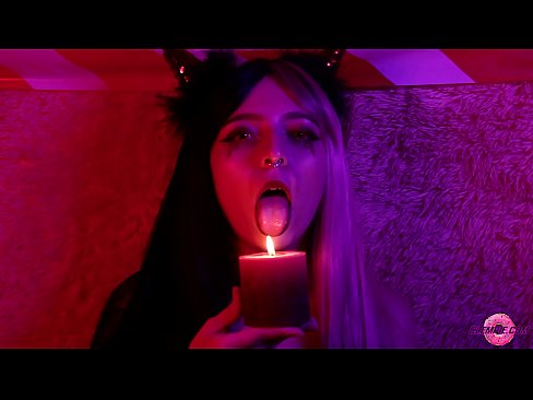 ❤️ Broche apaixonado de Succubus Sexy com preenchimento da boca ❌ Porno em nós ️❤