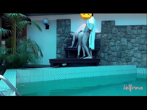 ❤️ Chefe convida empregada para a piscina, mas não conseguiu resistir a um ❌ Porno em nós ️❤